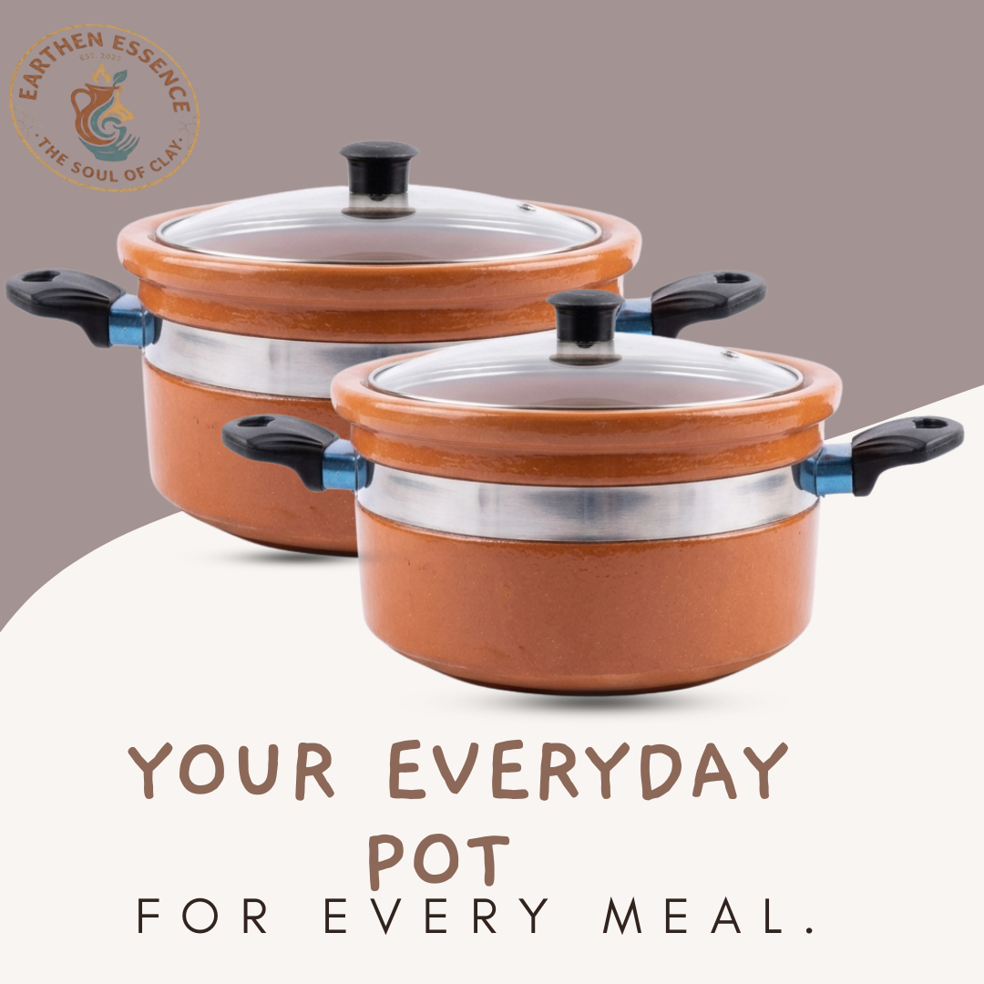 The Modern Earthen Saucepan with Glass Lid and Silver